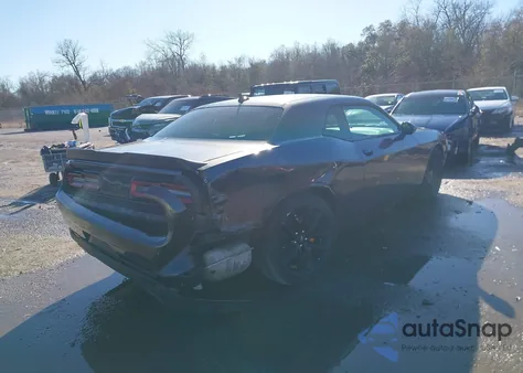 2022 Dodge Challenger Gt z USA, uszkodzony, nr VIN 2C3CDZJG8NH223685